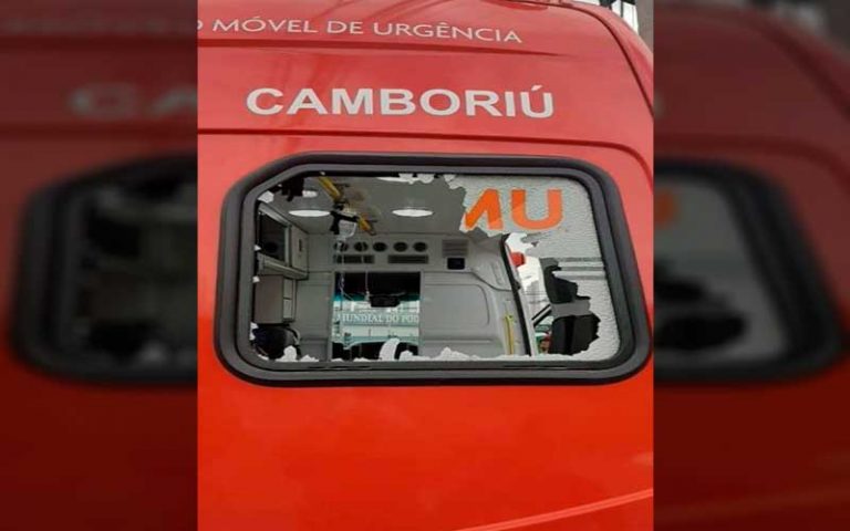 Ambulância do SAMU é depredada em Balneário Camboriú