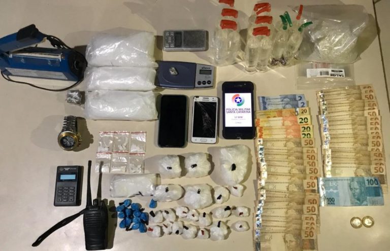 Três são presos com drogas e dinheiro na Barra