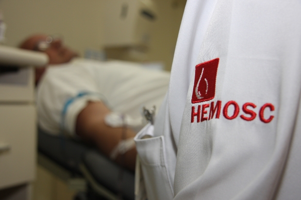 Queda na doação de sangue devido à pandemia preocupa hemocentros