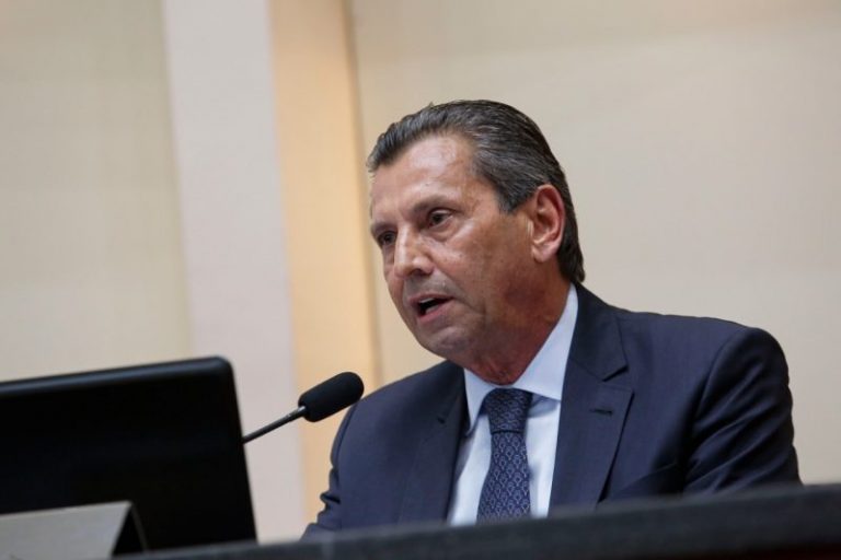 Alesc devolve mandato do deputado Júlio Garcia