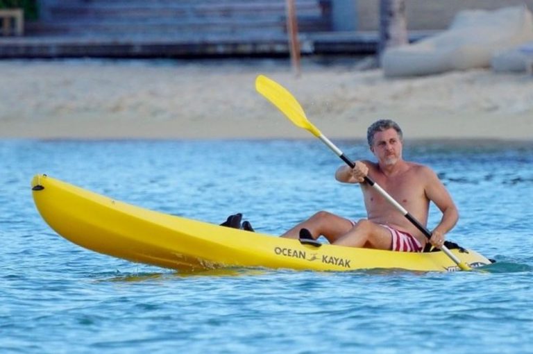 Fique em casa: Luciano Huck curte férias em família no Caribe