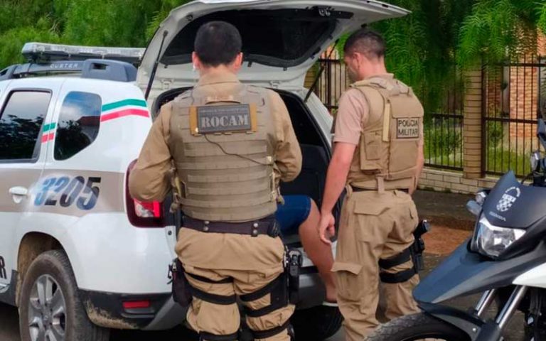 Homem é preso após matar a mãe para roubar carro