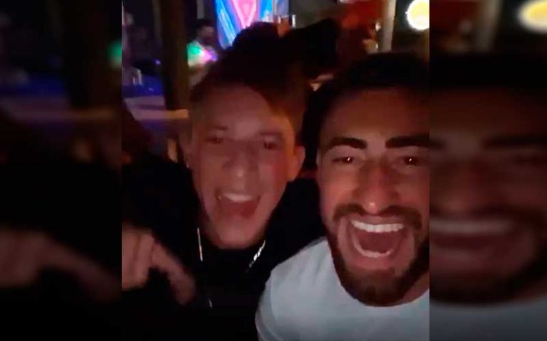 Atacante da Chape participa de festa menos de uma semana após morte de presidente do clube por COVID