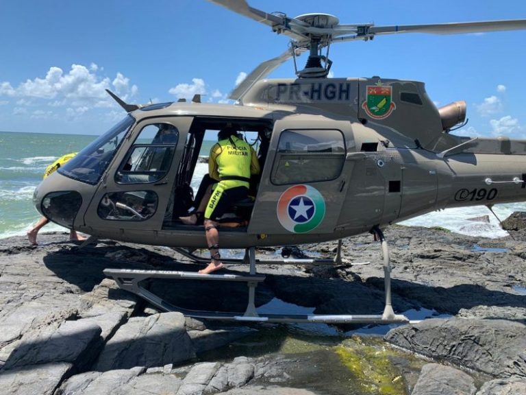 Homem se afoga e é resgatado por helicóptero da PM