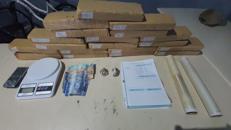 Três presos e 20 quilos de maconha apreendidos em Camboriú