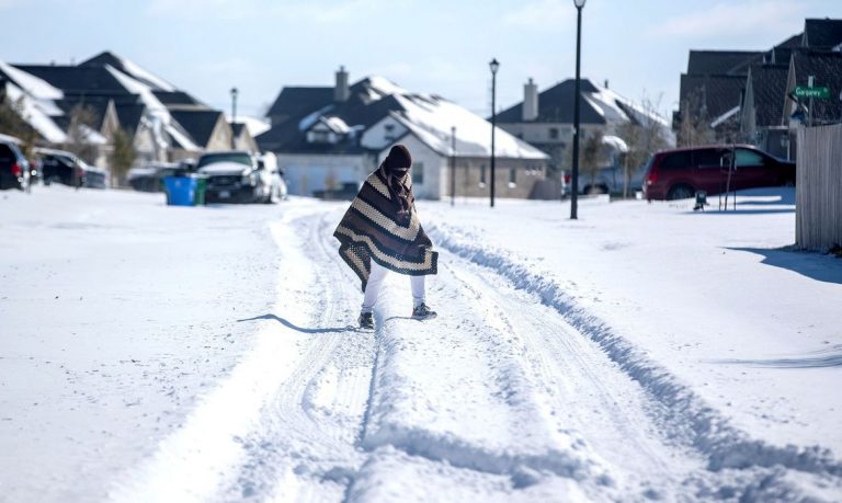 Tempestade de neve mata 23 e deixa 4 milhões sem eletricidade nos EUA