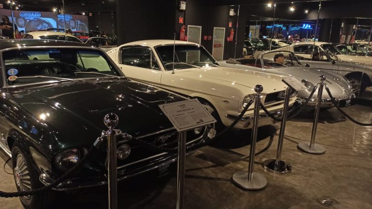 Classic Car Show expõe obra comemorativa aos 25 anos de legado de Ayrton Senna