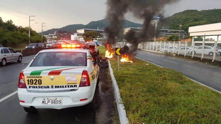 Homens armados tentam bloquear a SC-401, em Florianópolis