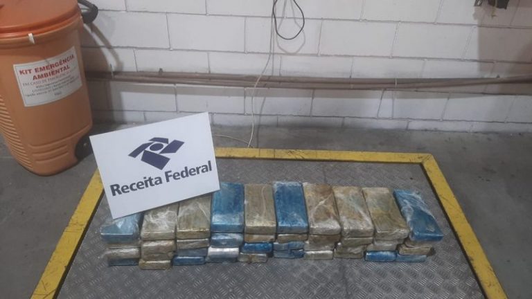 Receita apreende 45 kg de cocaína em refrigerador de contêiner