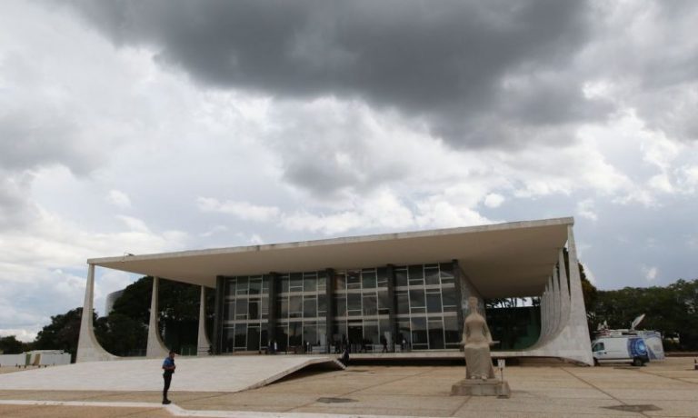 STF permite compra de vacinas por Estados e municípios