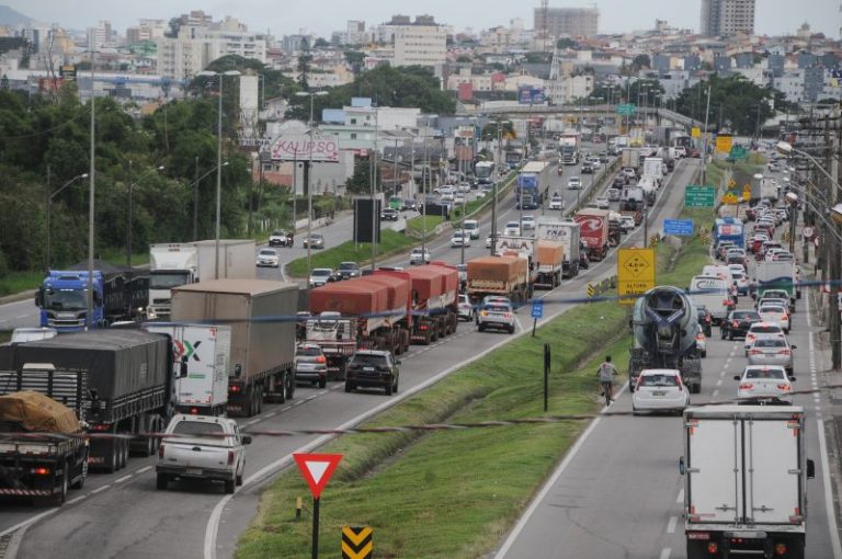 Congestionamentos na BR-101 violam contrato de concessão