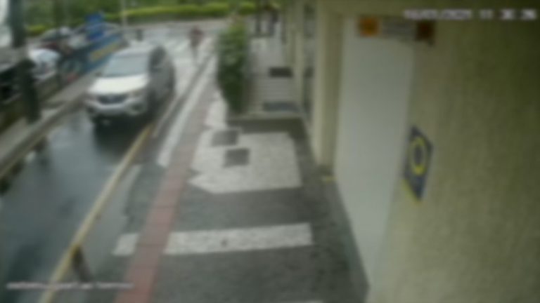 Motorista de app que arrancou o carro com criança é indiciado por direção perigosa
