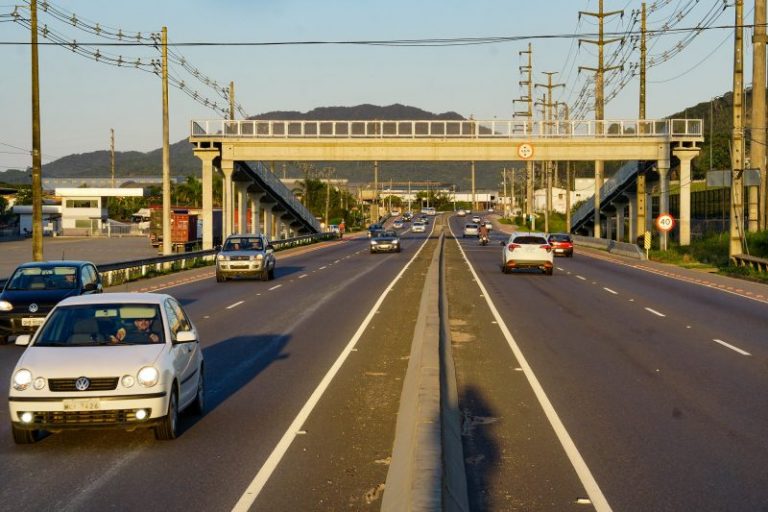 Motorista foge após matar homem atropelado em Itajaí