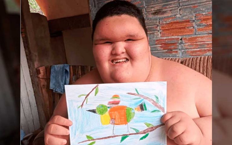 Criança de 10 anos com 200 Kg luta pela vida em Chapecó