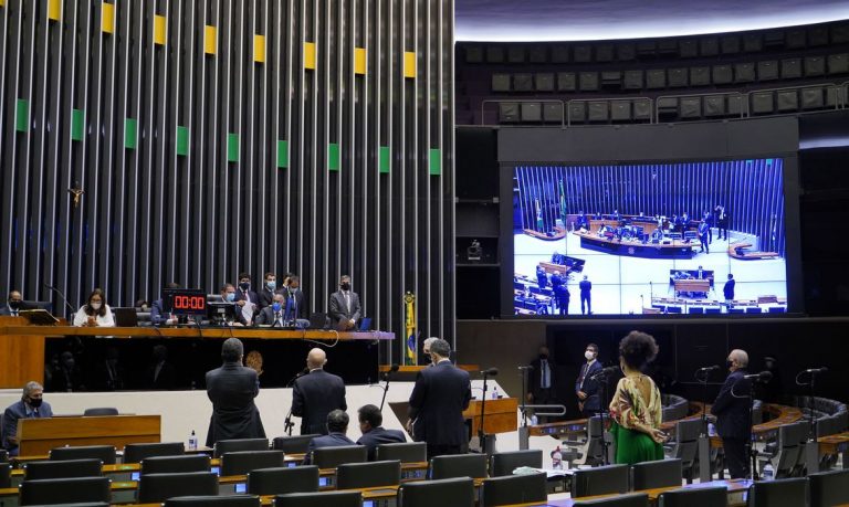 Quase 90% dos deputados federais tentam reeleição este ano