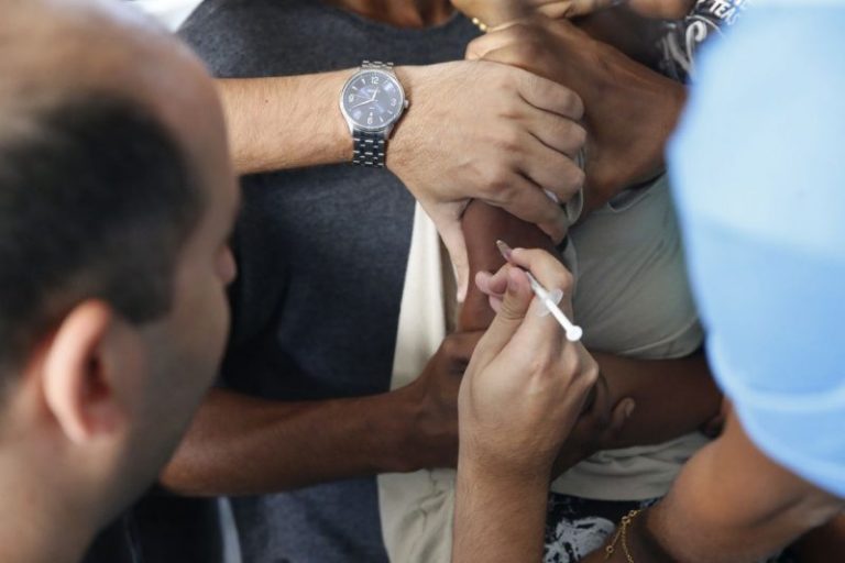 ATENÇÃO: deve-se observar intervalo entre imunizantes diferentes