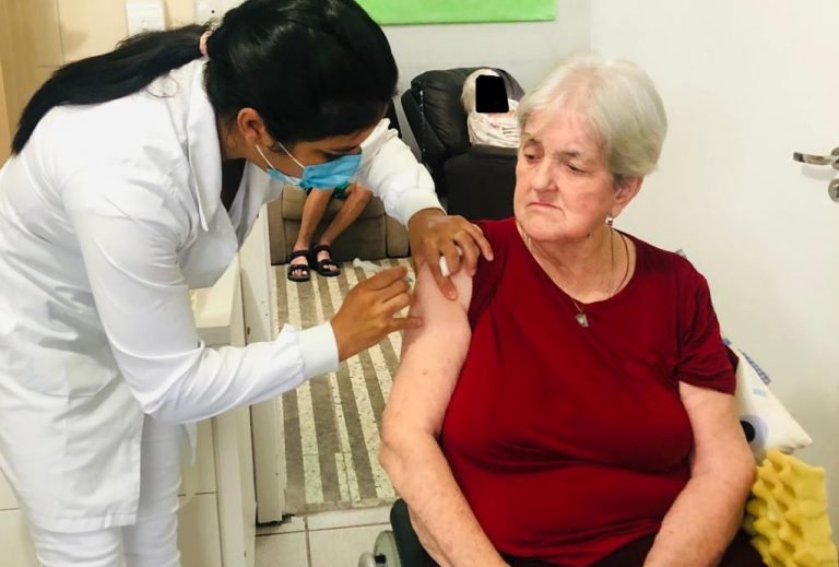Camboriú inicia vacinação de idosos acima de 78 anos contra Covid-19