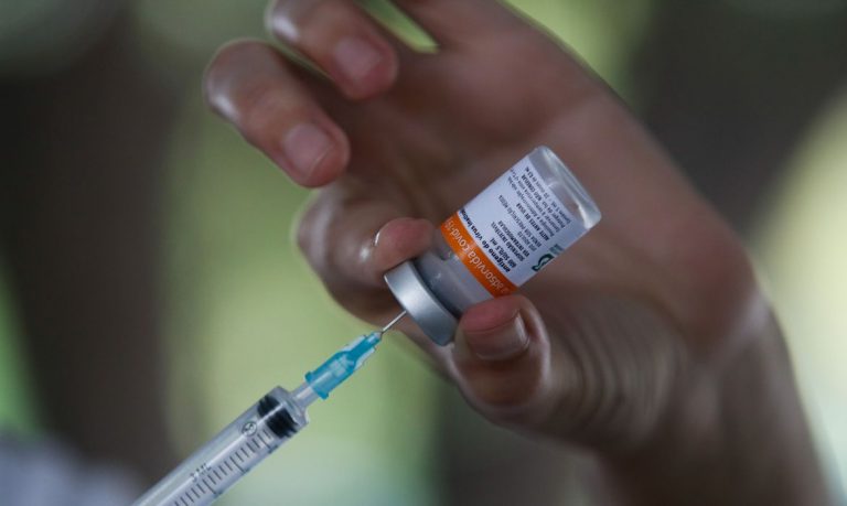 Santa Catarina terá vacinação em massa enquanto aguarda decisão sobre lockdown