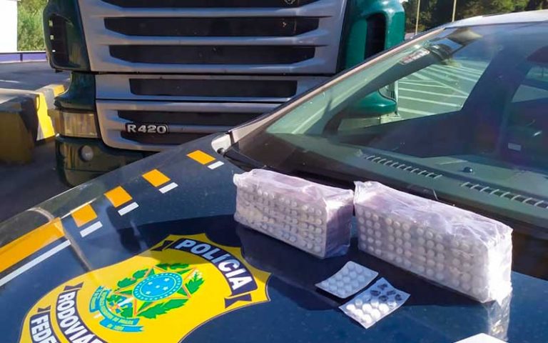 PRF flagra motorista com mais de 1.500 comprimidos de rebite