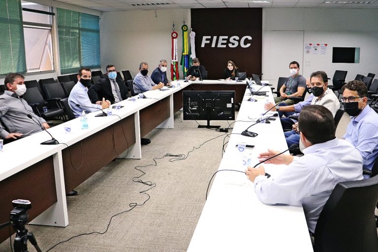 Vereador de Camboriú busca apoio junto a FIESC