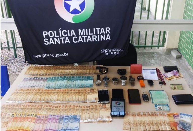 PM de Camboriú prende autores de assalto em Penha