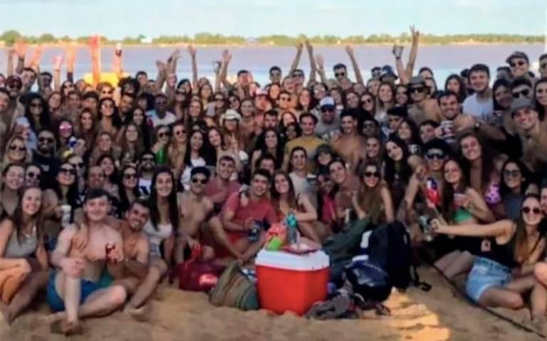 Estudantes de medicina fazem festa em praia e esquecem da Covid-19