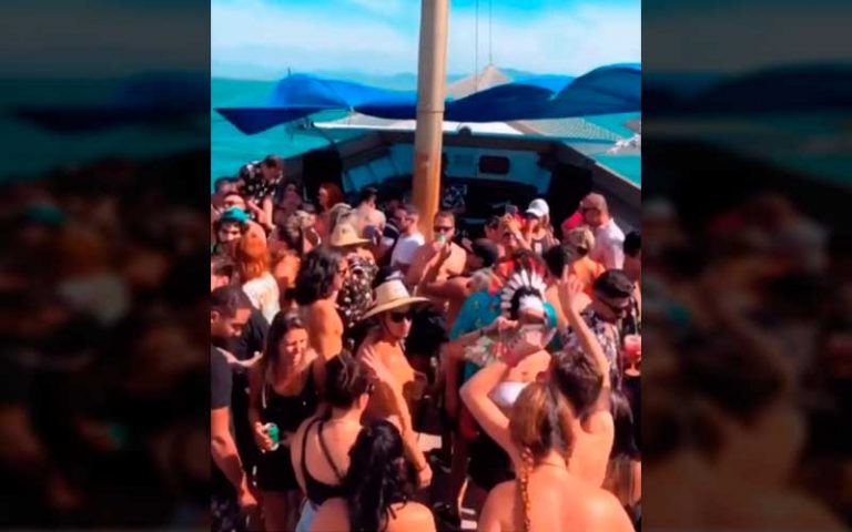 Vídeo de festa em barco no Litoral de SC viraliza por aglomeração