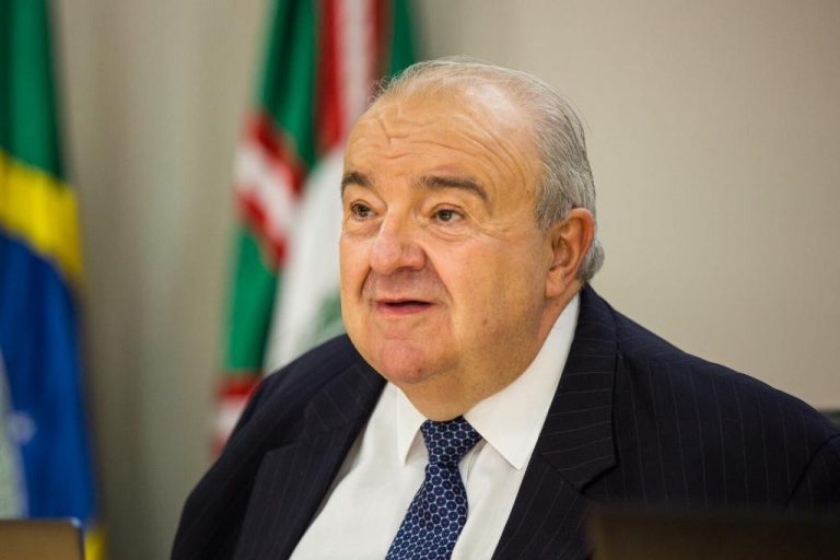 Após AVC, prefeito de Curitiba Rafael Greca acorda sem aparentes de sequelas