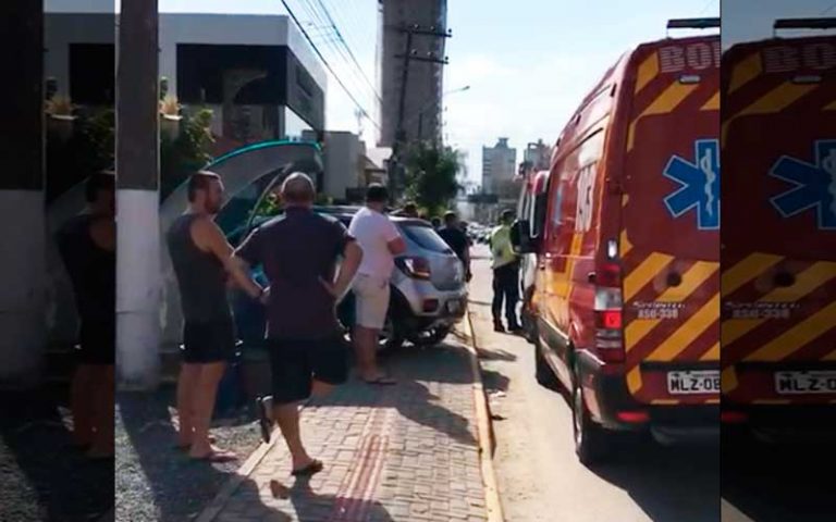 VIDEO: Homem “peneira” carro a tiros e mata motorista em Porto Belo