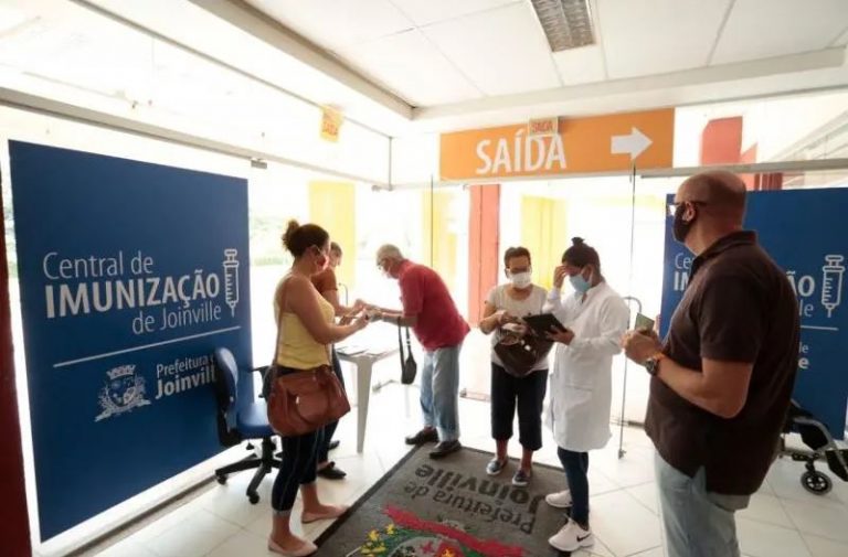 Idosa morre na fila de vacinação contra a Covid-19