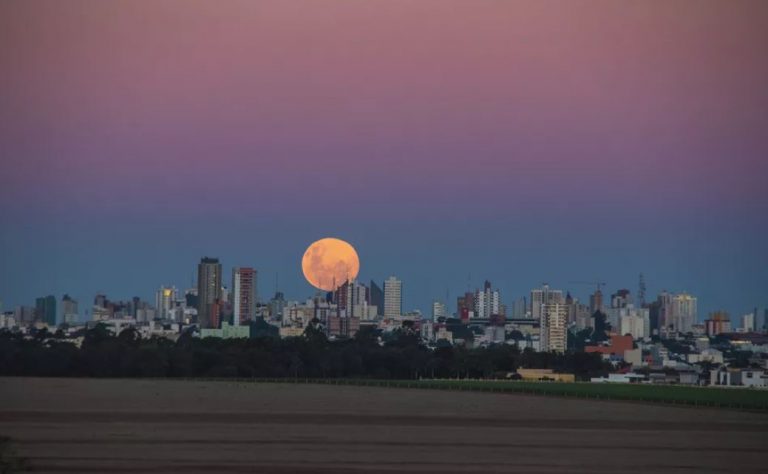 Veja as belas imagens da primeira Superlua de 2021