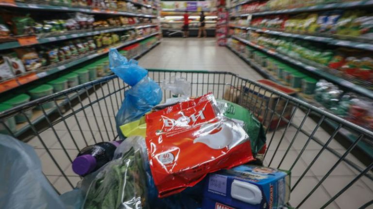 Covid: por que ventilar ambientes é mais importante do que limpar compras