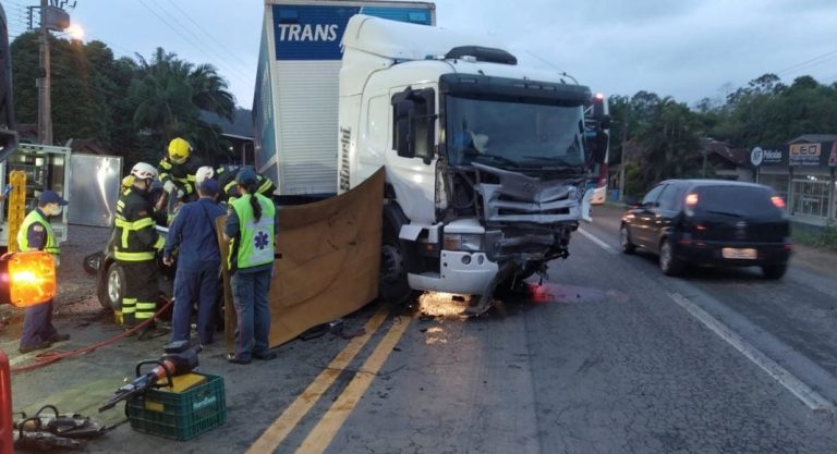 Gravíssimo acidente termina com três mortos na 470