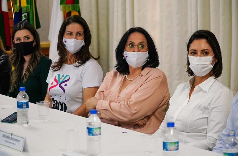 Michelle Bolsonaro vai a Saudades prestar apoio a famílias