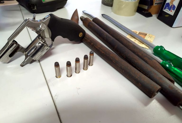 Homem é preso pela PRF com arma, droga e ferramentas de arrombamento em Itapema