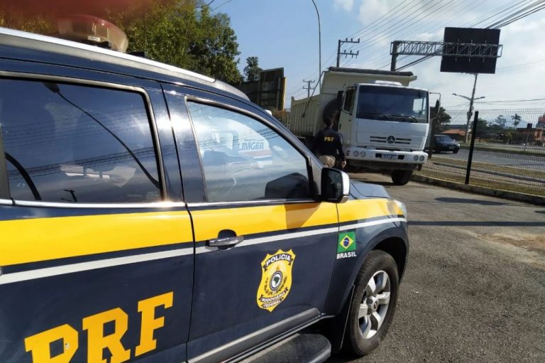 Caminhão clonado é apreendido pela PRF em Itajaí