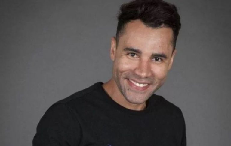 Ator Rodrigo Santanna é internado com covid-19 no Rio