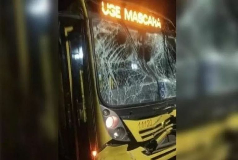 Treze pessoas ficam feridas após acidente envolvendo três ônibus e uma van