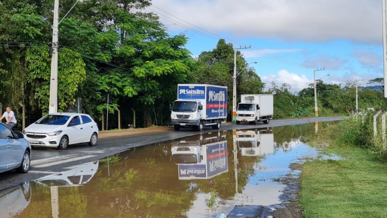 Defesa Civil alerta para fortes chuvas no fim de semana