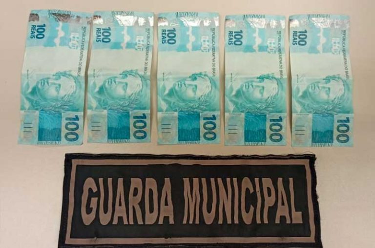 Três são presos pela GM com notas falsas em Balneário Camboriú