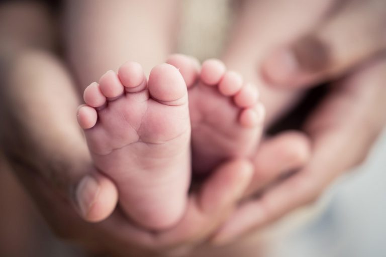 Após 43 anos, homem trocado em maternidade no nascimento será indenizado