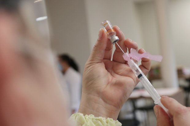 Vacinação contra COVID é retomada em Balneário Camboriú