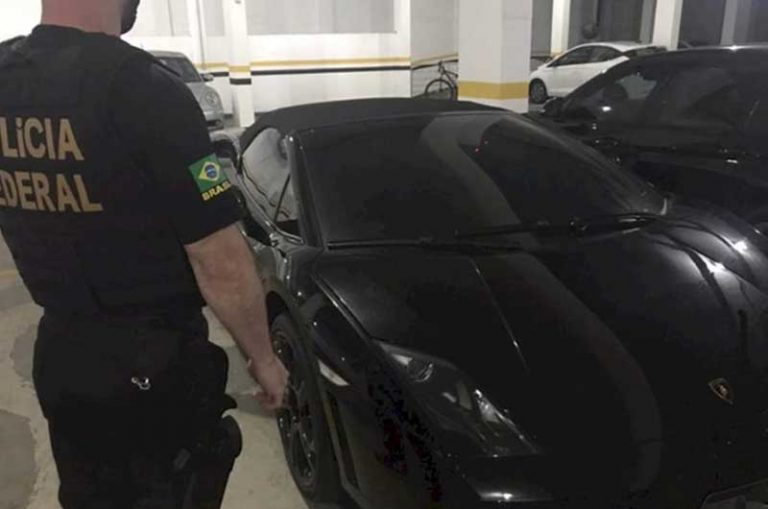 Operação da PF em Balneário Camboriú apreende Lamborghini avaliada em R$900 mil