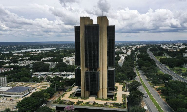 Setor público registra superávit primário de R$ 126 bilhões em 2022