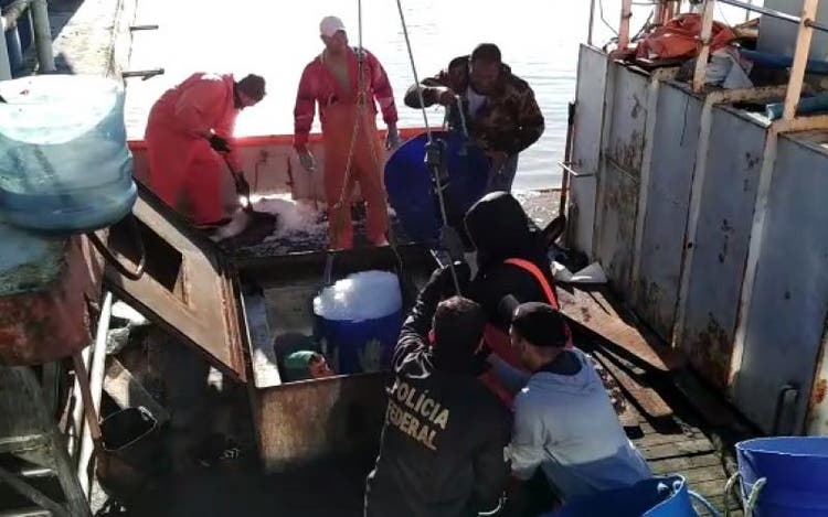 Barco carregado com 2,8 toneladas de cocaína é interceptado pela PF em Itajaí