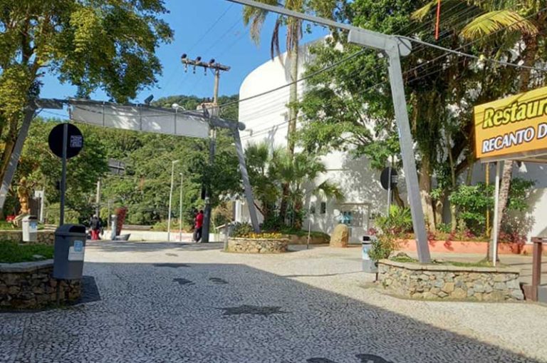 Prefeitura quer tirar árvores e asfaltar o Boulevard da Praia de Laranjeiras