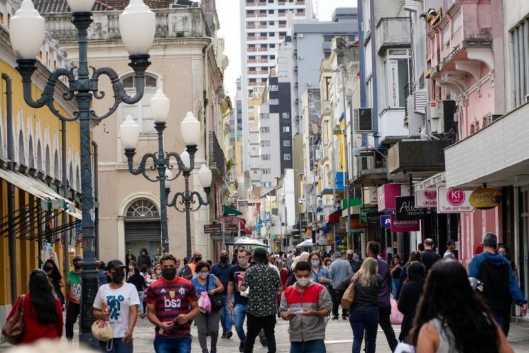Novo decreto suspende limitação de horários de serviços e atividades em SC