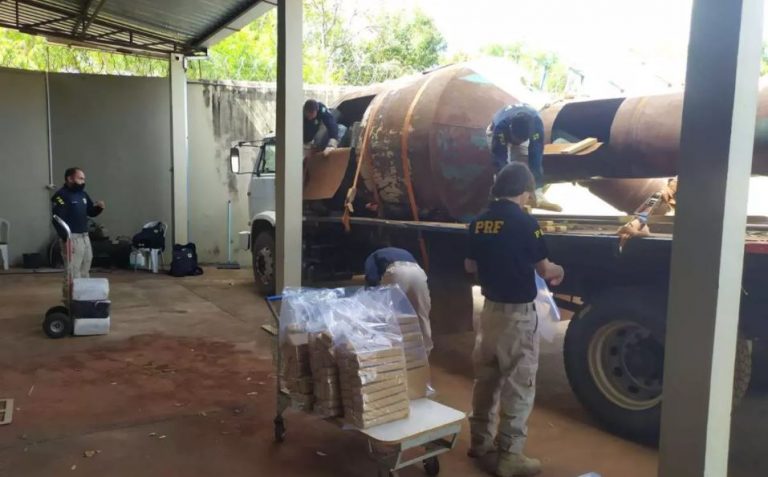 PRF entra em posto para abastecer e acaba apreendendo 5 toneladas de maconha