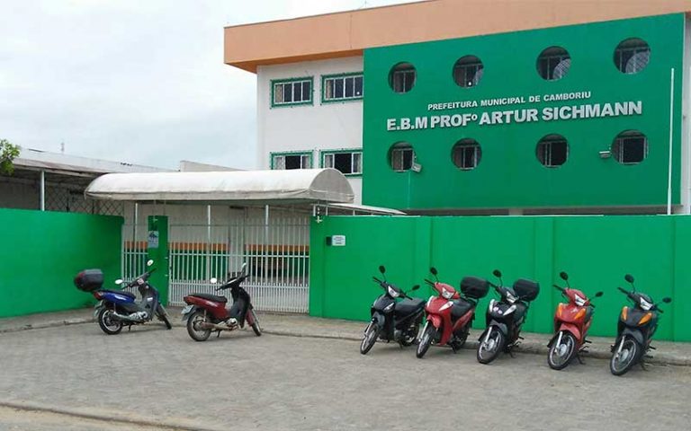 Escola Artur Sichmann suspende aulas após casos de COVID