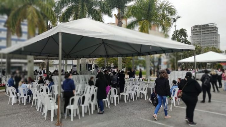 Servidores de Itajaí entram em greve com concentração na frente da prefeitura